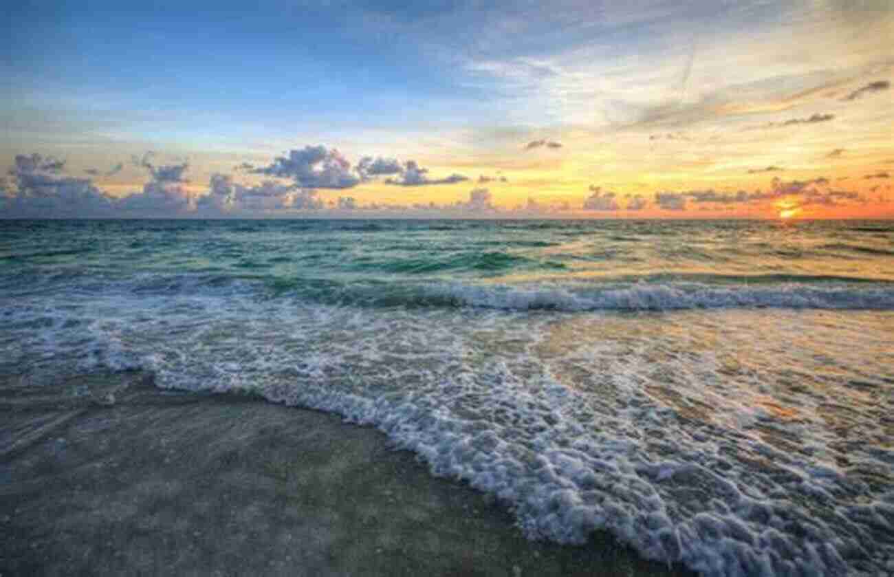 A Beautiful View Of The Gulf Shores Beach At Sunset Things To Do On Your Gulf Shores Alabama Vacation