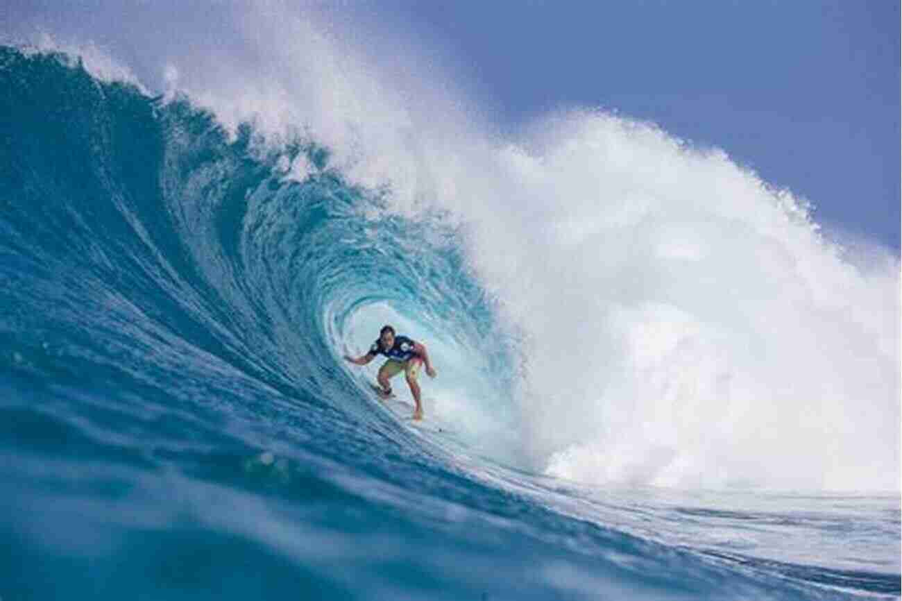 Epic Wave Ride At Pipeline, Hawaii A Surfer's Dream The Stormrider Surf Guide Pacific Ocean: Surfing In New Zealand Hawaii PNG Solomon Islands Micronesia Vanuatu Fiji Tahiti Moorea Samoa Tonga Nui And More (Stormrider Surfing Guides)