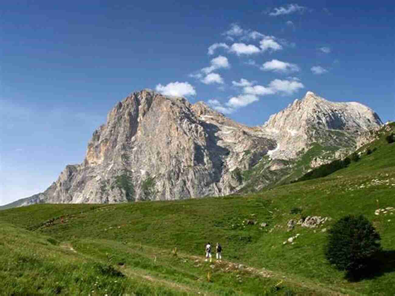 Feast Your Eyes On The Magnificent Gran Sasso Mountain Range Italy: Abruzzo (Bradt Travel Guides (Regional Guides))