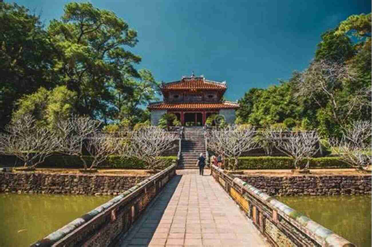 Imperial City Of Hue A Splendid Complex Of Palaces, Temples, And Tombs From Vietnam's Nguyen Dynasty Vietnam: Sights Uncovered: Barbara I Bond