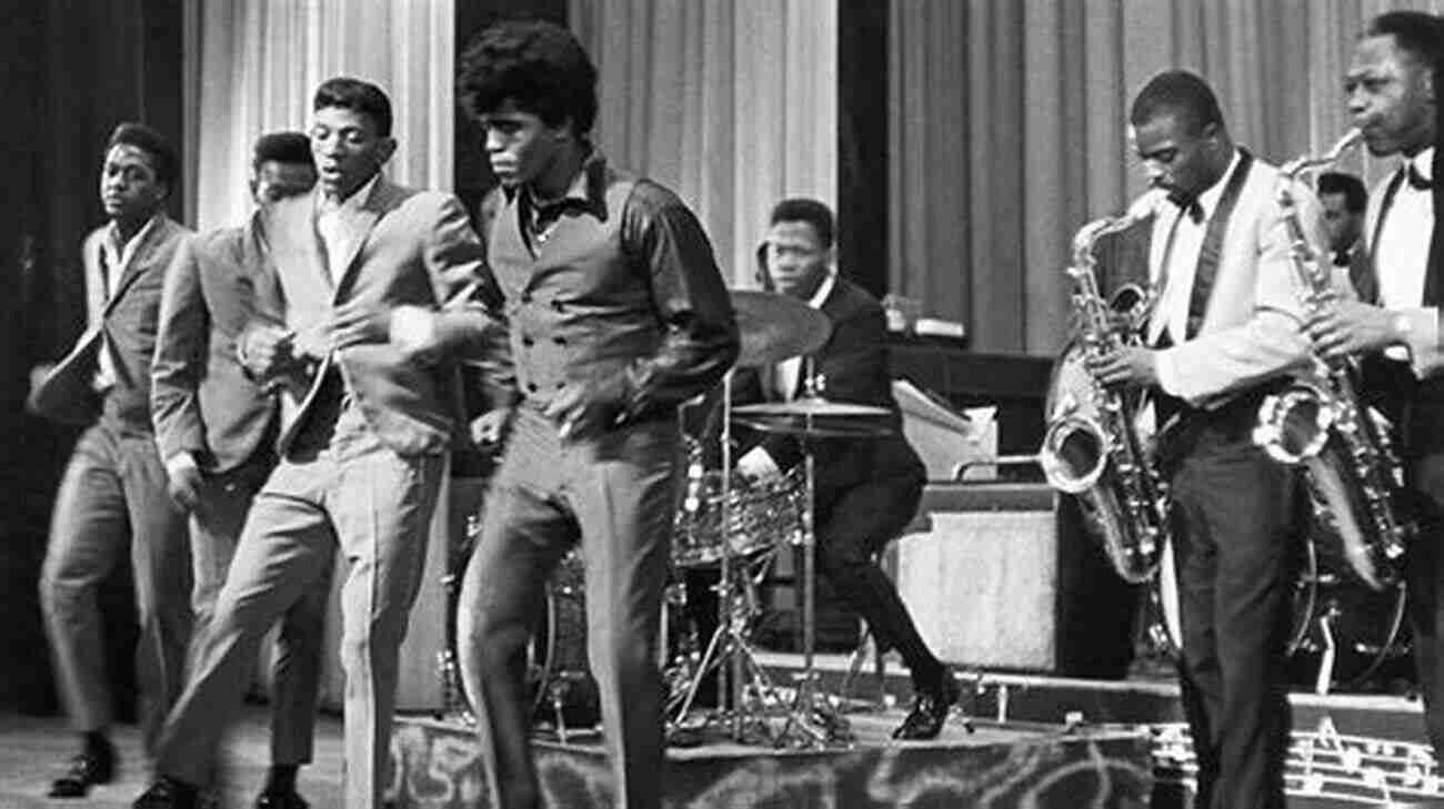 James Brown Performing On Stage At The Apollo Theater James Brown S Live At The Apollo (33 1/3 13)