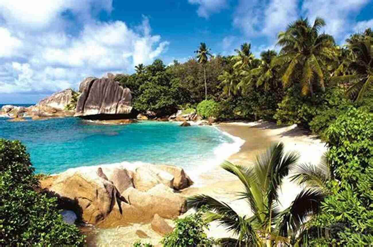 La Digue Island Seychelles Travel Guide: With 100 Landscape Photos