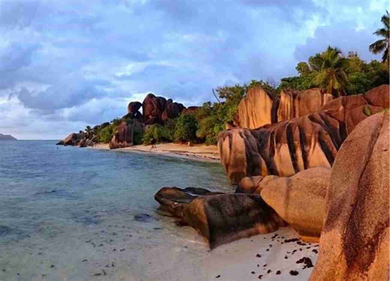 Outer Islands Landscape Seychelles Travel Guide: With 100 Landscape Photos