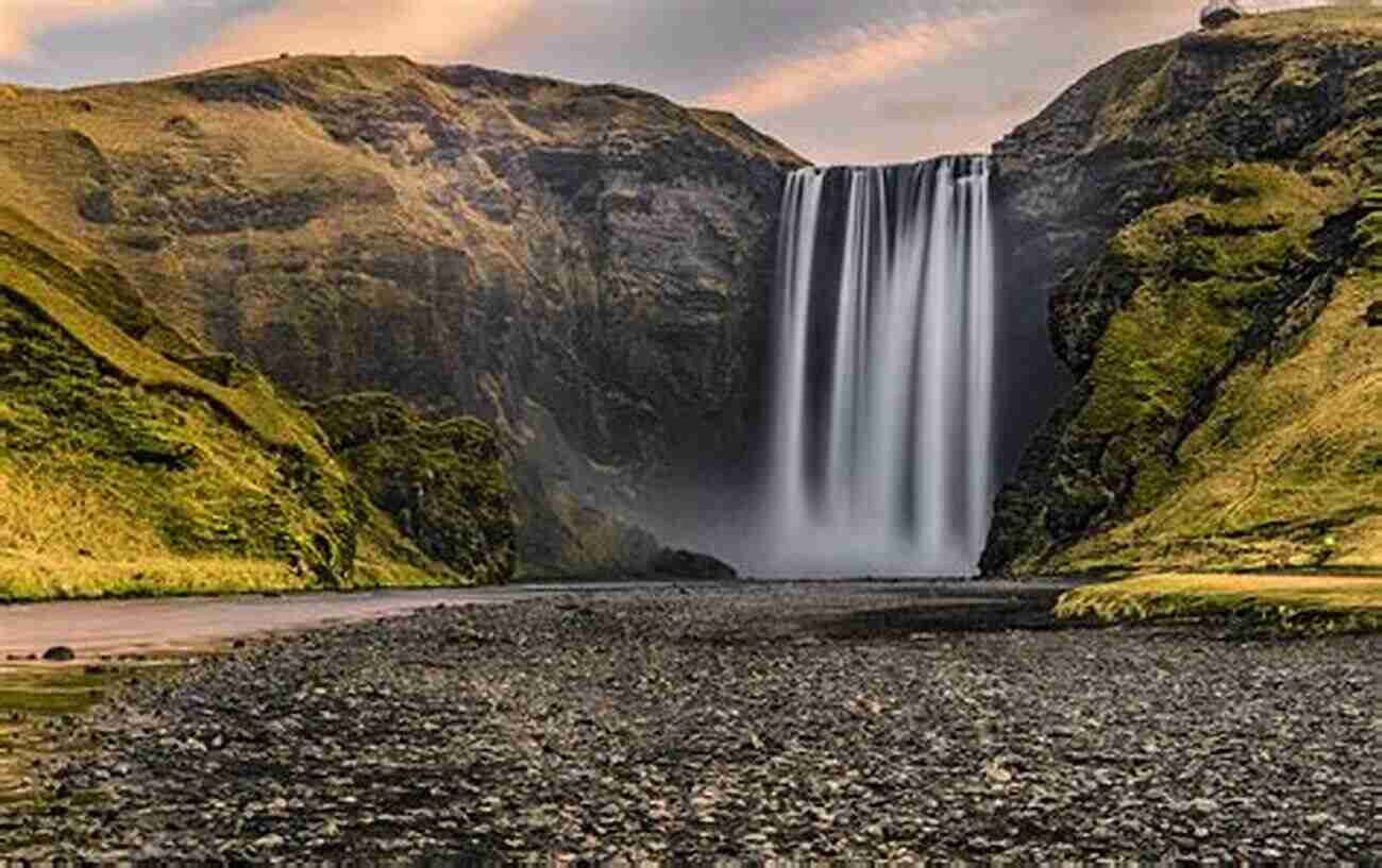 Skógafoss Waterfall One Of Iceland's Natural Wonders Un Italiano In Islanda Jan Bazant