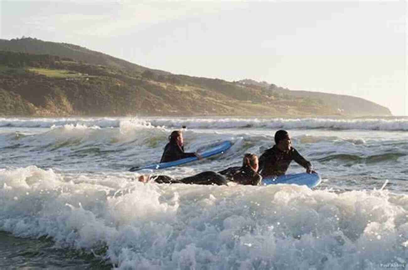 Surfing New Zealand Breathtaking Waves At Raglan Beach The Stormrider Surf Guide Pacific Ocean: Surfing In New Zealand Hawaii PNG Solomon Islands Micronesia Vanuatu Fiji Tahiti Moorea Samoa Tonga Nui And More (Stormrider Surfing Guides)